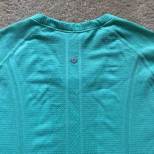 Lulu lemon swiftly tech short sleeve size 6